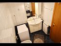 Apartments Karma - big terrace: A1(6) Pucisca - Island Brac  - Apartment - A1(6): bathroom with toilet