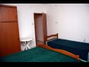 Apartments DeMar - 70m from sea: A1-crveni(4), A2-zeleni(3), A3-plavi(3) Splitska - Island Brac  - Apartment - A2-zeleni(3): bedroom