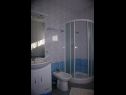 Apartments DeMar - 70m from sea: A1-crveni(4), A2-zeleni(3), A3-plavi(3) Splitska - Island Brac  - Apartment - A3-plavi(3): bathroom with toilet