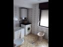 Apartments Draga - 15 m from sea: A3(2+1) Mastrinka - Island Ciovo  - Apartment - A3(2+1): bathroom with toilet