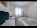 Apartments Nick - jacuzzi & seaview: A1(4+1) Mastrinka - Island Ciovo  - Apartment - A1(4+1): bedroom