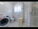 Apartments Nick - jacuzzi & seaview: A1(4+1) Mastrinka - Island Ciovo  - Apartment - A1(4+1): bathroom with toilet