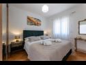 Apartments Nick - jacuzzi & seaview: A1(4+1) Mastrinka - Island Ciovo  - Apartment - A1(4+1): bedroom