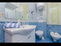 Apartments Ljuba - nice garden: A2(4+1) Plavi, A4(8+1), A1(2+2) Okrug Gornji - Island Ciovo  - Apartment - A4(8+1): bathroom with toilet