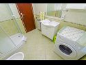 Apartments Ljuba - nice garden: A2(4+1) Plavi, A4(8+1), A1(2+2) Okrug Gornji - Island Ciovo  - Apartment - A4(8+1): bathroom with toilet