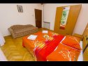 Apartments Ljuba - nice garden: A2(4+1) Plavi, A4(8+1), A1(2+2) Okrug Gornji - Island Ciovo  - Apartment - A4(8+1): bedroom