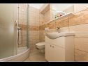 Apartments Ante - 50m from the sea: A2(2+2) Okrug Gornji - Island Ciovo  - Apartment - A2(2+2): bathroom with toilet