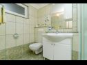 Apartments Ljuba - nice garden: A2(4+1) Plavi, A4(8+1), A1(2+2) Okrug Gornji - Island Ciovo  - Apartment - A1(2+2): bathroom with toilet