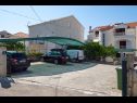 Apartments Natali - 5 M from the beach : A6(4+1) Okrug Gornji - Island Ciovo  - parking
