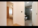 Apartments Natali - 5 M from the beach : A6(4+1) Okrug Gornji - Island Ciovo  - Apartment - A6(4+1): hallway