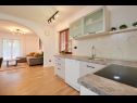 Apartments Natali - 5 M from the beach : A6(4+1) Okrug Gornji - Island Ciovo  - Apartment - A6(4+1): kitchen