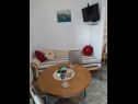 Apartments Naki - terrace & free parking: Studio(2+1), A2(6+1) Slatine - Island Ciovo  - Studio apartment - Studio(2+1): dining room