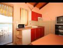 Apartments Perini dvori - by the sea: A1 PERGA (2), A2 VOLAK (2), A3 PLANIKA (4), A4 GRDELIN (4) Veli Rat - Island Dugi otok  - Apartment - A2 VOLAK (2): kitchen