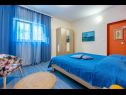 Apartments Mila - in blue: A1(4+2), A2(5+1), A3(4+2) Banjole - Istria  - Apartment - A2(5+1): bedroom