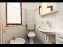 Apartments Mir - 50m from the sea A1(2+2), A2(2+1), A3(2), A4(4+2), A5(2+2) Fazana - Istria  - Apartment - A1(2+2): bathroom with toilet