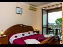 Apartments Mir - 50m from the sea A1(2+2), A2(2+1), A3(2), A4(4+2), A5(2+2) Fazana - Istria  - Apartment - A4(4+2): bedroom