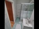 Apartments Berto - 500m to the beach: A1(4+2) Tatjana, A2(2+4) Enzo, SA3(2) Nathan Rovinj - Istria  - Studio apartment - SA3(2) Nathan: bathroom with toilet