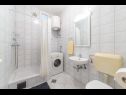Apartments Horizont - 150 m from pebble beach: A1-Filip(4+2), A2-Mario(4+2) Brist - Riviera Makarska  - Apartment - A2-Mario(4+2): bathroom with toilet