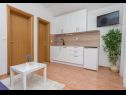 Apartments Ivi - 100 m from pebble beach: A1(2+2), A2(2+2), A3(2+2), A4(4+4), A5(2+2) Drasnice - Riviera Makarska  - Apartment - A5(2+2): kitchen
