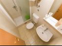 Apartments Srzi 1 - 200 m from sea: A4(2+2), A5(4) Makarska - Riviera Makarska  - Apartment - A5(4): bathroom with toilet