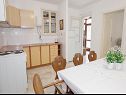 Apartments Srzi - 200 m from sea: A1(7+1), SA2(2), A3(2+1) Makarska - Riviera Makarska  - Apartment - A1(7+1): kitchen and dining room
