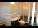 Apartments and rooms JoviZe - free parking R1(2+1), R2(2+1), R3(2), A4(2+2), A5(2+2), A6(2+2), SA7(2) Makarska - Riviera Makarska  - Room - R3(2): bathroom with toilet
