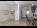 Apartments Mari - 40m from the beach: A1(4+2) , A2(2+2), A3(2+2), A4(2+2), A5(2+2), A6(4+2) Makarska - Riviera Makarska  - Apartment - A1(4+2) : kitchen and dining room