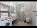 Apartments Mari - 40m from the beach: A1(4+2) , A2(2+2), A3(2+2), A4(2+2), A5(2+2), A6(4+2) Makarska - Riviera Makarska  - Apartment - A1(4+2) : bathroom with toilet