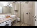 Apartments Mari - 40m from the beach: A1(4+2) , A2(2+2), A3(2+2), A4(2+2), A5(2+2), A6(4+2) Makarska - Riviera Makarska  - Apartment - A4(2+2): bathroom with toilet