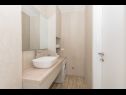 Apartments Mari - 40m from the beach: A1(4+2) , A2(2+2), A3(2+2), A4(2+2), A5(2+2), A6(4+2) Makarska - Riviera Makarska  - Apartment - A5(2+2): bathroom with toilet