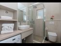 Apartments Mari - 40m from the beach: A1(4+2) , A2(2+2), A3(2+2), A4(2+2), A5(2+2), A6(4+2) Makarska - Riviera Makarska  - Apartment - A1(4+2) : bathroom with toilet