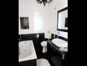 Apartments Viki - seaview & garden terrace: A1(6) Makarska - Riviera Makarska  - Apartment - A1(6): bathroom with toilet