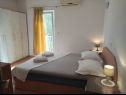 Apartments Viki - seaview & garden terrace: A1(6) Makarska - Riviera Makarska  - Apartment - A1(6): bedroom