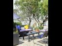 Apartments Viki - seaview & garden terrace: A1(6) Makarska - Riviera Makarska  - Apartment - A1(6): garden terrace