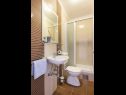 Apartments Nataša -100m from sea: A1(5), A2(9) Podgora - Riviera Makarska  - Apartment - A2(9): bathroom with toilet