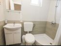 Apartments Gogi - 100 m from beach: A6(4+1), A1(2+1), A2(2+1), A8(4+2) Zivogosce - Riviera Makarska  - Apartment - A1(2+1): bathroom with toilet