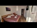 Apartments Gogi - 100 m from beach: A6(4+1), A1(2+1), A2(2+1), A8(4+2) Zivogosce - Riviera Makarska  - Apartment - A1(2+1): bedroom
