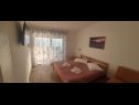 Apartments Gogi - 100 m from beach: A6(4+1), A1(2+1), A2(2+1), A8(4+2) Zivogosce - Riviera Makarska  - Apartment - A1(2+1): bedroom