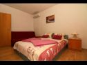 Apartments Slavica - free parking A1 Mali (3), A2 Veliki (4) Jezera - Island Murter  - Apartment - A1 Mali (3): bedroom
