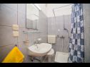 Apartments Saga - with swimming pool A2(2+1), A3(6+1) Lokva Rogoznica - Riviera Omis  - Apartment - A3(6+1): bathroom with toilet