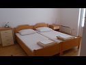 Apartments Dia - 200 m from beach: A1 donji (6), A2 gornji(4+2) Primosten - Riviera Sibenik  - Apartment - A2 gornji(4+2): bedroom