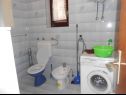 Apartments Desy - free parking & BBQ: SA1(2+2), SA2(2+2), A3(4+2) Srima - Riviera Sibenik  - Apartment - A3(4+2): bathroom with toilet