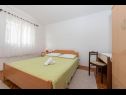 Apartments Ante - 10 m from sea: A1(6) Srima - Riviera Sibenik  - Apartment - A1(6): bedroom