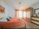 Apartments Ante - 10 m from sea: A1(6) Srima - Riviera Sibenik  - Apartment - A1(6): bedroom