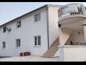 Apartments Mat - 100 m from sea: A1 Plavi(2+2), A2 Zeleni(4), A3 Bijeli(2+1), SA4 Crveni(2) Srima - Riviera Sibenik  - house