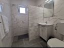 Apartments Kati - 150 m from beach: A2(4), A4(2), SA3(2), SA5(2), SA6(2) Vodice - Riviera Sibenik  - Apartment - A2(4): bathroom with toilet
