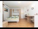 Apartments Niko - modern: SA1(2), A2(2+2), A3(2+2), A4(4+2) Kastel Luksic - Riviera Split  - Studio apartment - SA1(2): bedroom
