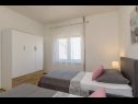 Apartments Vana - 400 m from beach: A1(4+1) Kastel Novi - Riviera Split  - Apartment - A1(4+1): bedroom
