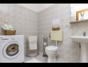 Apartments Jurica - 300 m from sea: A1 Lea(2+1), A2 Roko(2+1) Split - Riviera Split  - bathroom with toilet
