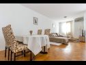 Apartments Jurica - 300 m from sea: A1 Lea(2+1), A2 Roko(2+1) Split - Riviera Split  - dining room